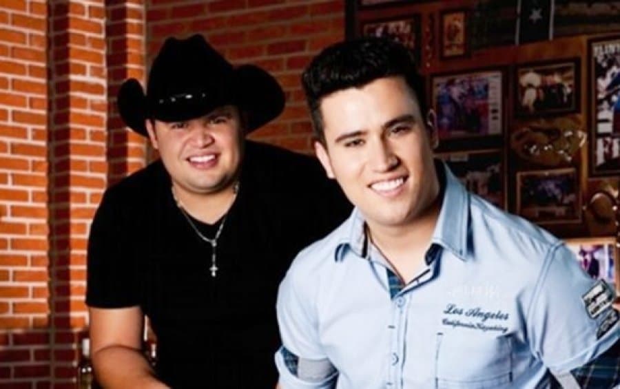 https://api.paranaibafm.com.br/mundo-dos-artistas/noticias/toni-e-thiago-fecham-parceria-com-guilherme-e-santiago_12-03-2014_72031-htm/attachment/1d9589bdedd873f935e2ac08e174f08d/