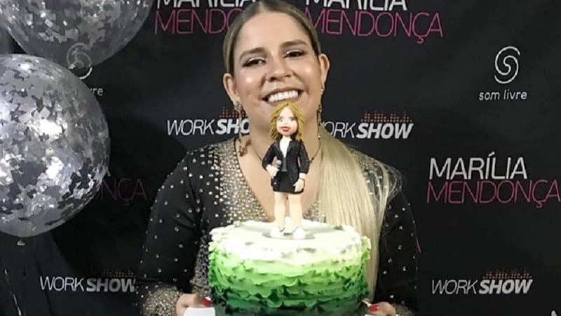 https://api.paranaibafm.com.br/mundo-dos-artistas/noticias/marilia-mendonca-ganha-bolo-surpresa-em-aniversario-de-23-anos/attachment/marilia1/