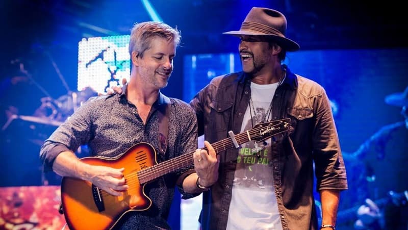 https://api.paranaibafm.com.br/mundo-dos-artistas/noticias/leo-chaves-confirma-pausa-na-carreira-musical-com-o-irmao-victor/attachment/victor/
