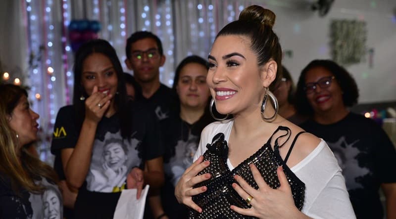 https://api.paranaibafm.com.br/mundo-dos-artistas/noticias/fas-promovem-festa-de-aniversario-para-naiara-azevedo/attachment/capa-21/