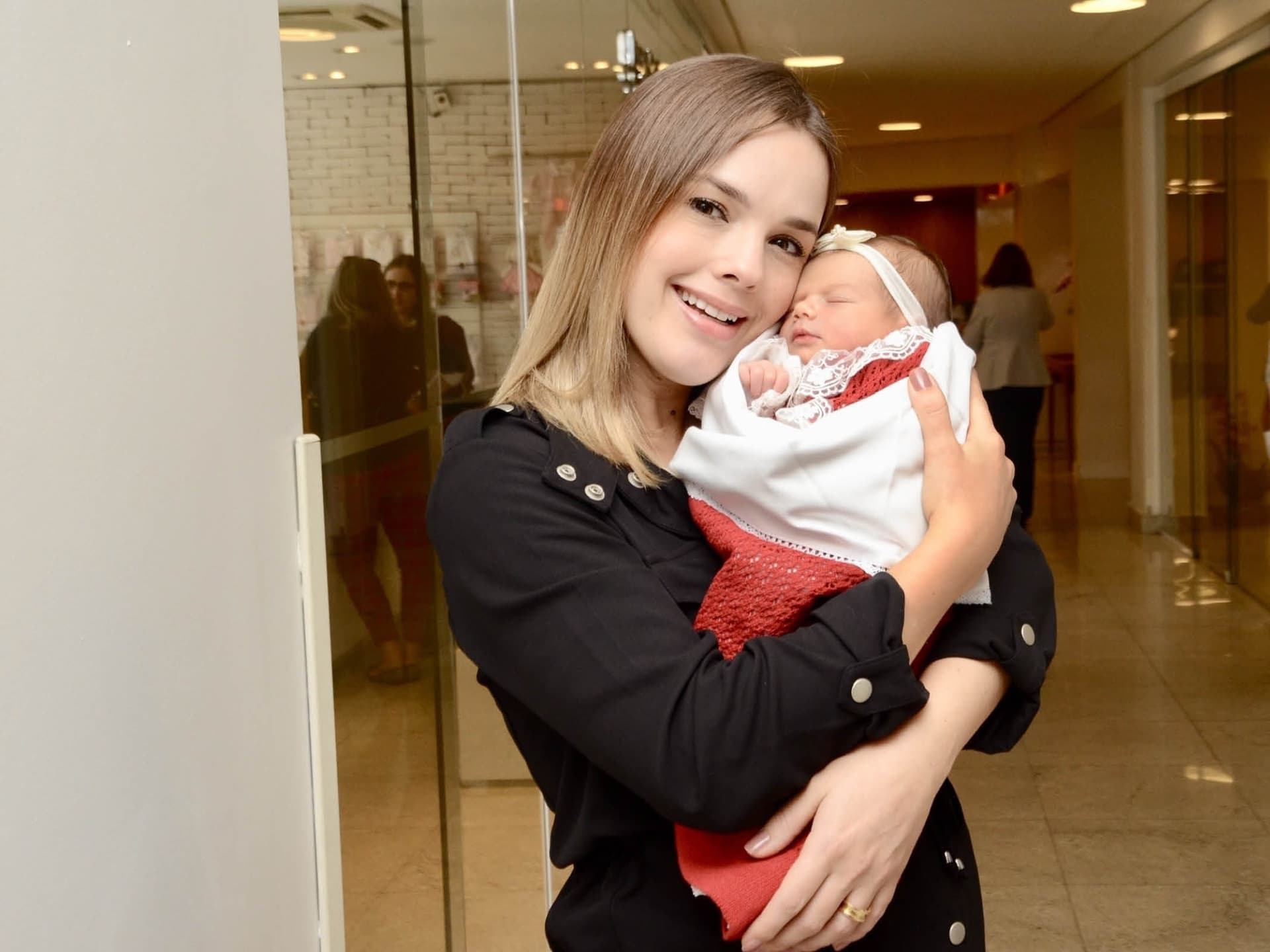 https://api.paranaibafm.com.br/mundo-dos-artistas/thaeme-mostra-evolucao-de-liz-e-fala-sobre-alimentacao-da-bebe/attachment/thaeme-marioto-e-liz/