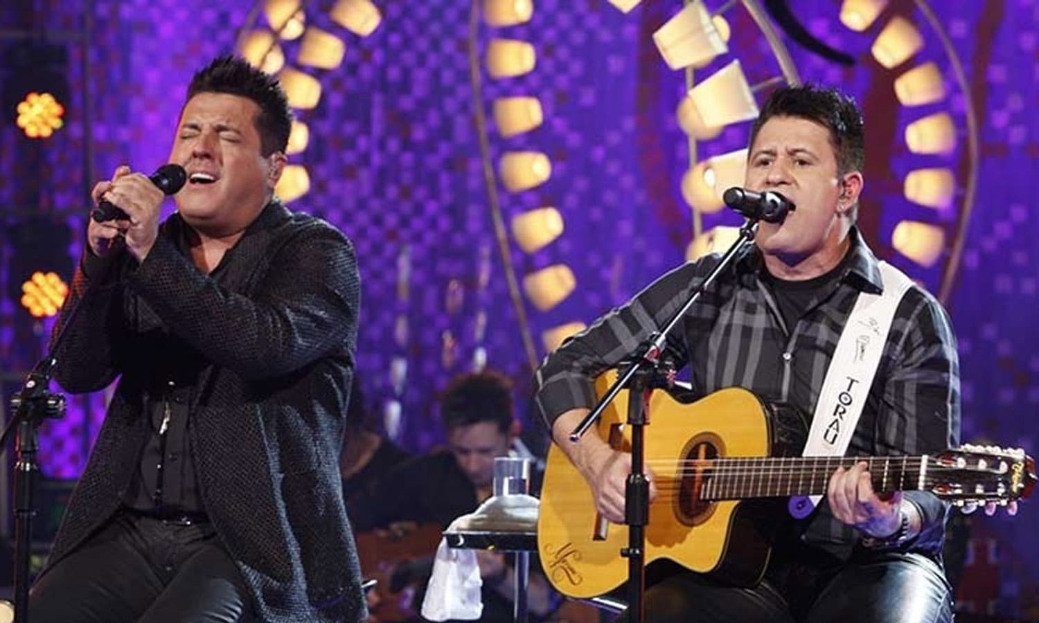 https://api.paranaibafm.com.br/mundo-dos-artistas/estrutura-do-camaru-2019-ja-esta-pronta-para-receber-os-shows-deste-ano/attachment/bruno-e-marrone-camaru/