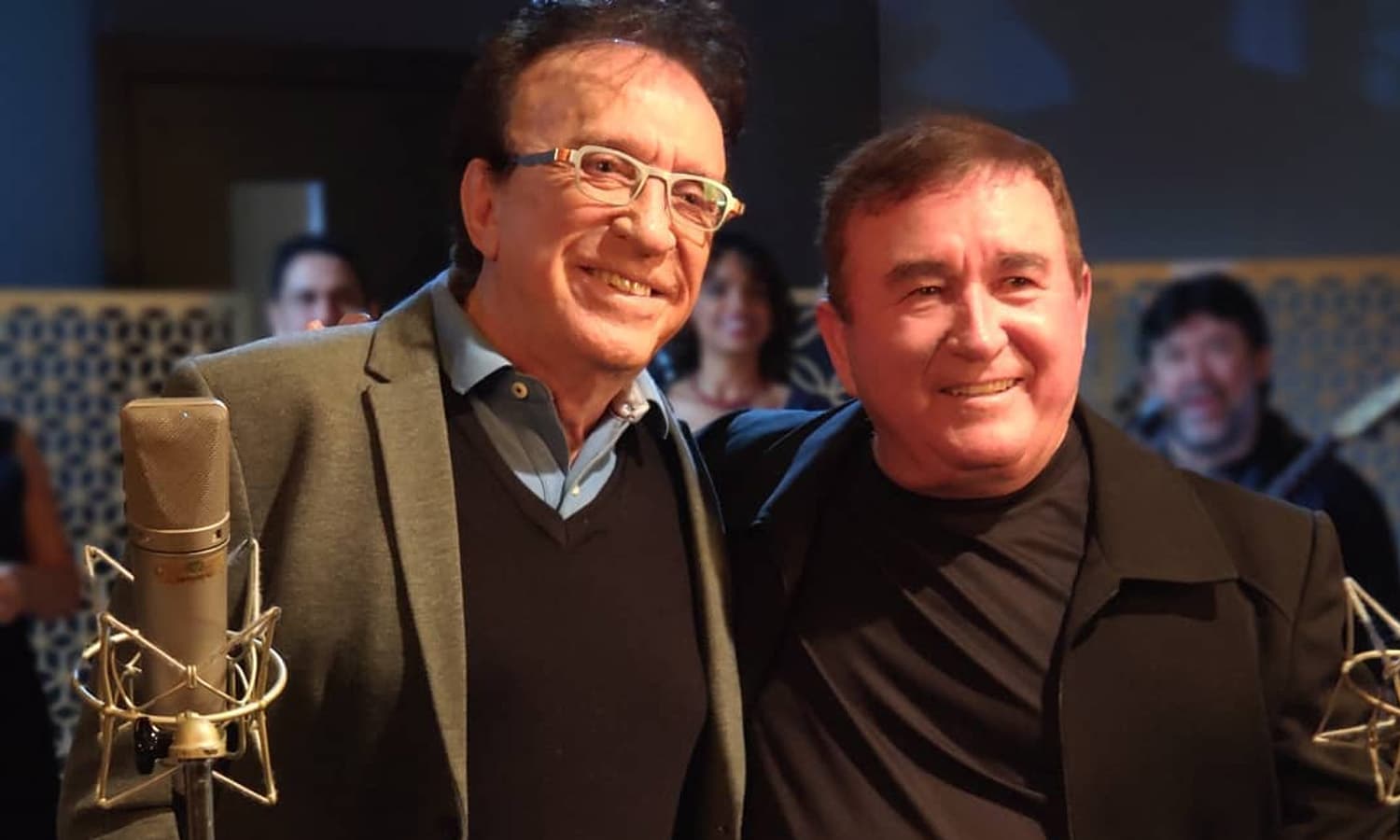 https://api.paranaibafm.com.br/mundo-dos-artistas/amado-batista-grava-dvd-em-estudio-para-comemorar-44-anos-de-carreira/attachment/amado-batista-dvd/