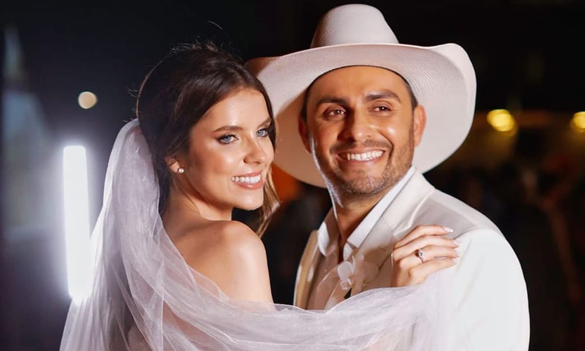 https://api.paranaibafm.com.br/mundo-dos-artistas/mano-walter-e-debora-silva-casam-em-festao-com-presenca-de-famosos/attachment/mano-walter-casamento-2/