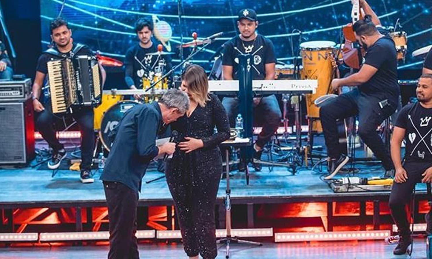 https://api.paranaibafm.com.br/mundo-dos-artistas/marilia-mendonca-fala-de-desconfortos-da-gravidez-e-culpa-signo/attachment/marilia-mendonca-altas-horas/