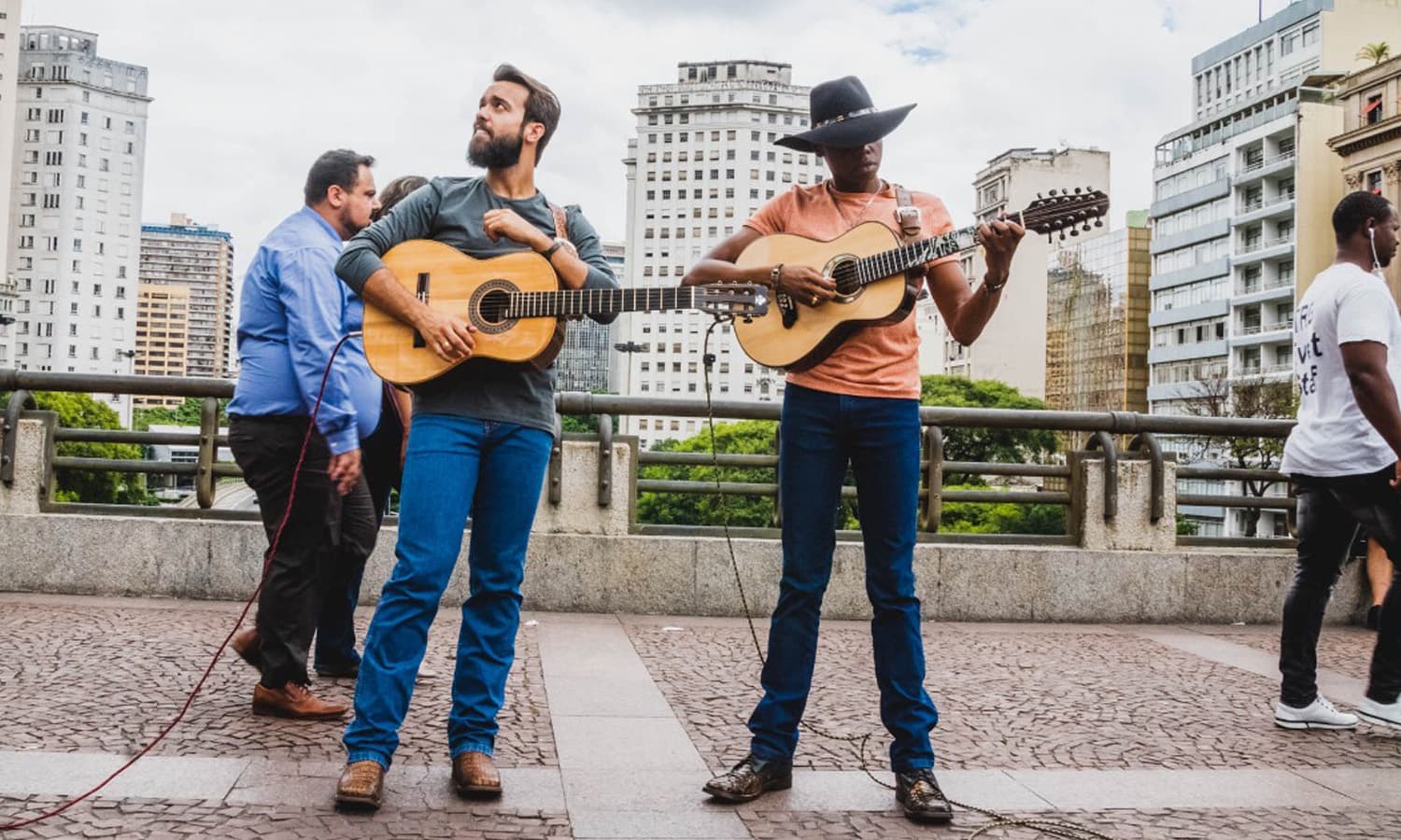 https://api.paranaibafm.com.br/mundo-dos-artistas/dupla-mistura-ritmos-e-faz-pessimo-negocio-raiz/attachment/lucas-reis-e-thacio/