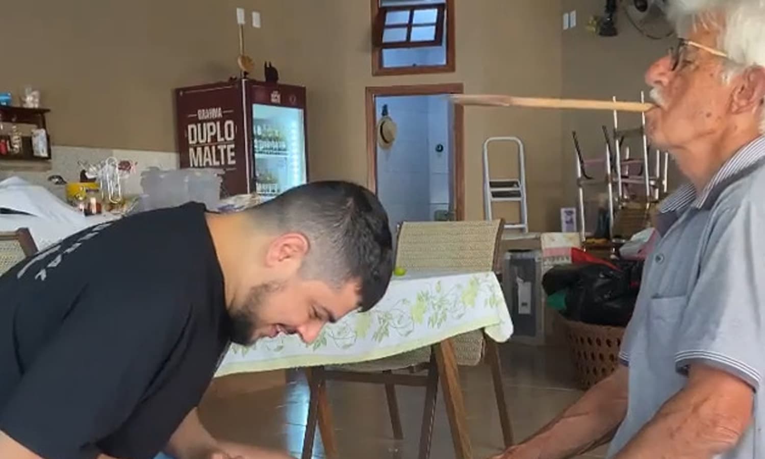https://api.paranaibafm.com.br/mundo-dos-artistas/cristiano-compartilha-brincadeira-com-o-pai-e-desabafa-internet-ta-chata/attachment/cristiano-pau/
