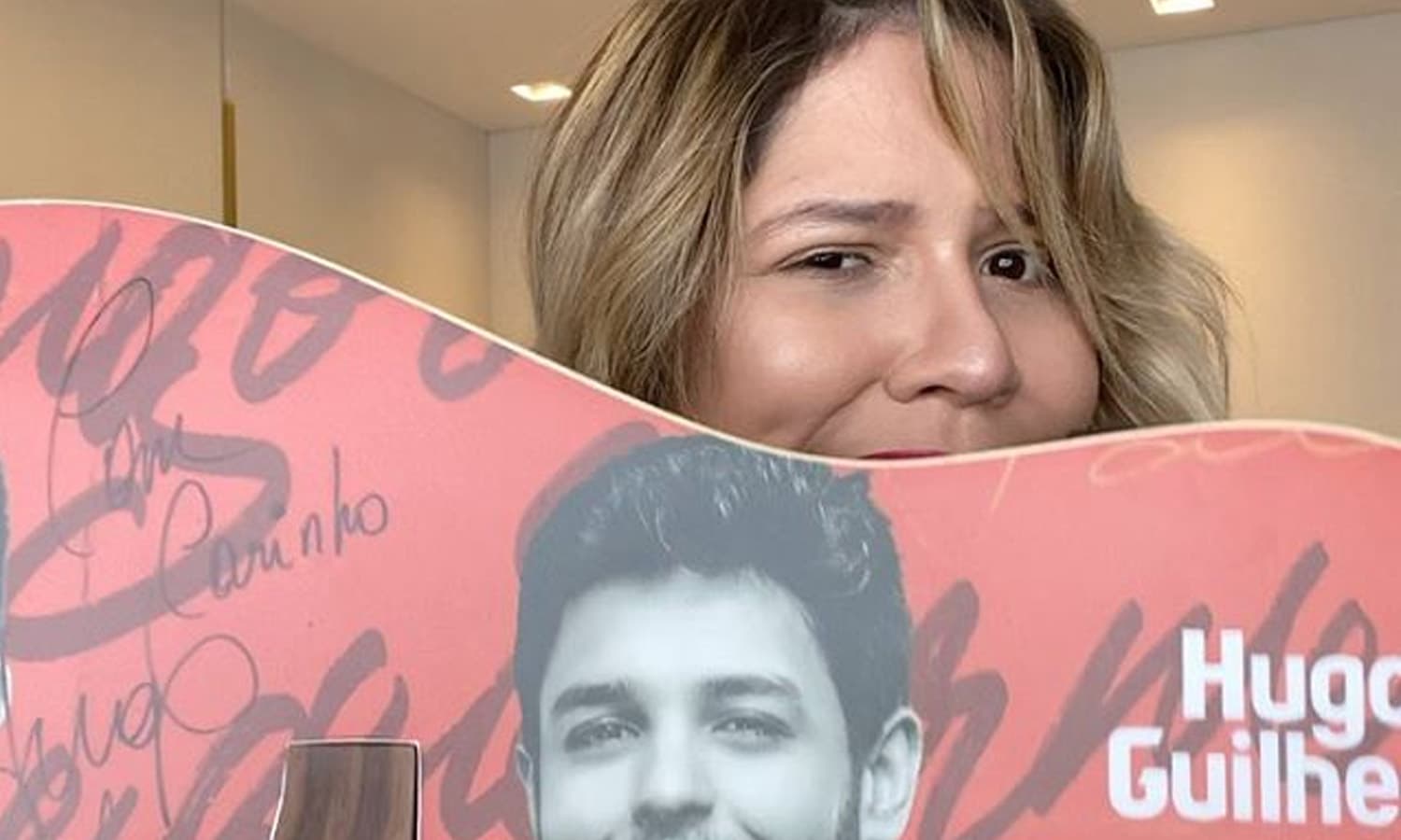 https://api.paranaibafm.com.br/mundo-dos-artistas/marilia-mendonca-mostra-violao-personalizado-que-ganhou-de-hugo-e-guilherme/attachment/marilia-hugo-guilherme/