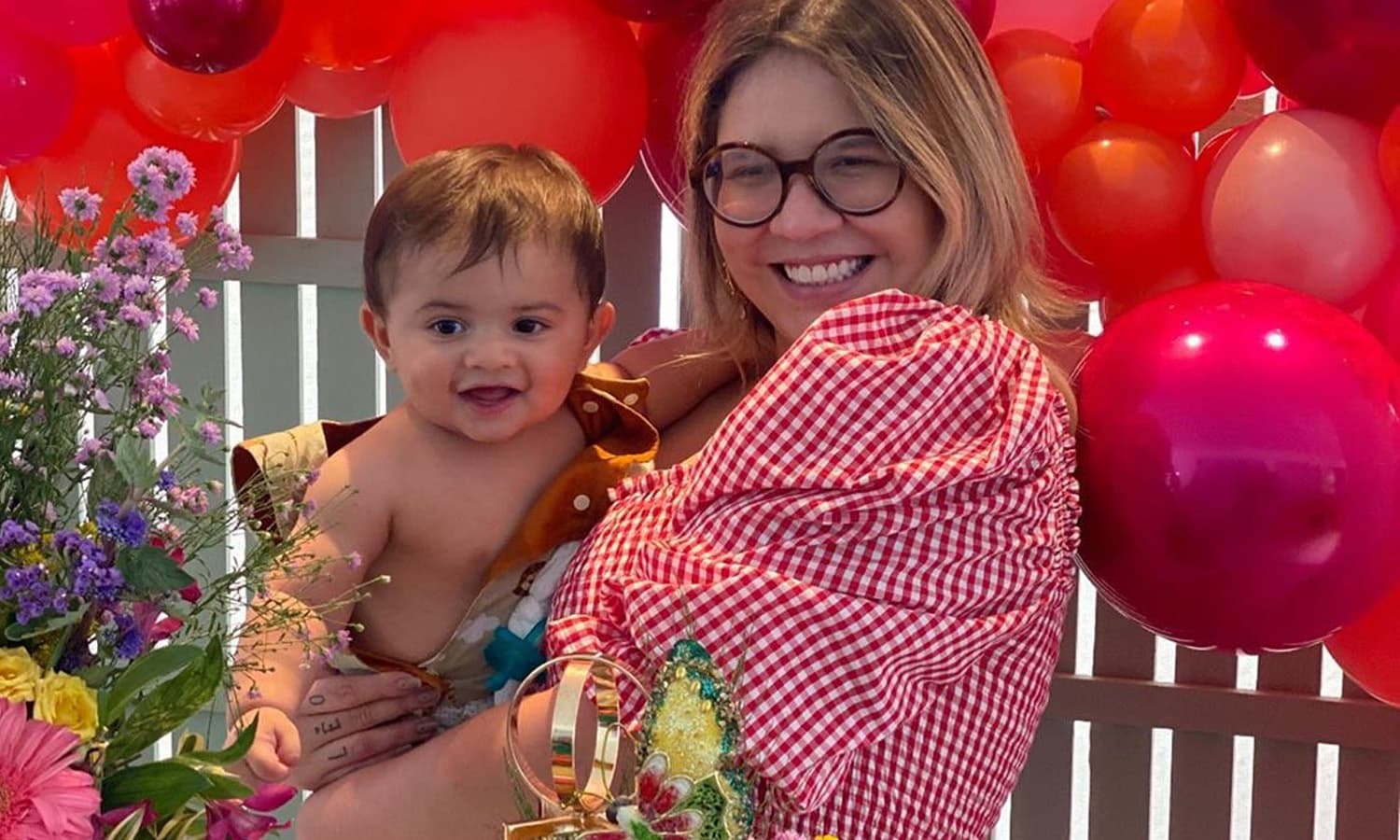 https://api.paranaibafm.com.br/mundo-dos-artistas/marilia-mendonca-e-murilo-huff-acompanham-aula-de-natacao-do-filho/attachment/leo-natacao/