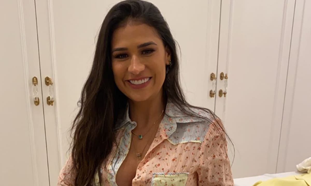 https://api.paranaibafm.com.br/mundo-dos-artistas/look-do-dia-simone-brinca-com-camisa-que-esta-em-seu-guarda-roupas-ha-10-anos/attachment/simone-camisa/