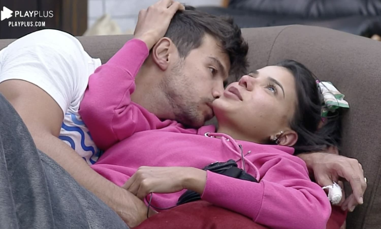 https://api.paranaibafm.com.br/mundo-dos-artistas/a-fazenda-mariano-e-jake-oliveira-seguem-em-clima-de-romance/attachment/mariano-jakelyne/