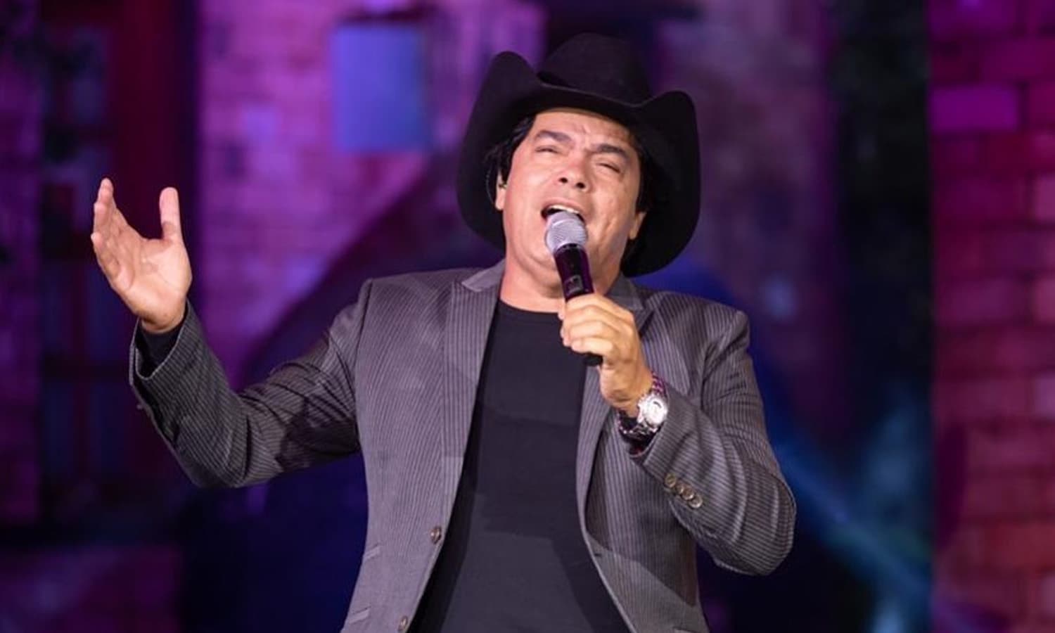 https://api.paranaibafm.com.br/mundo-dos-artistas/parrerito-do-trio-parada-dura-tem-piora-com-covid-19-e-precisa-ser-intubado/attachment/parrerito-covid/