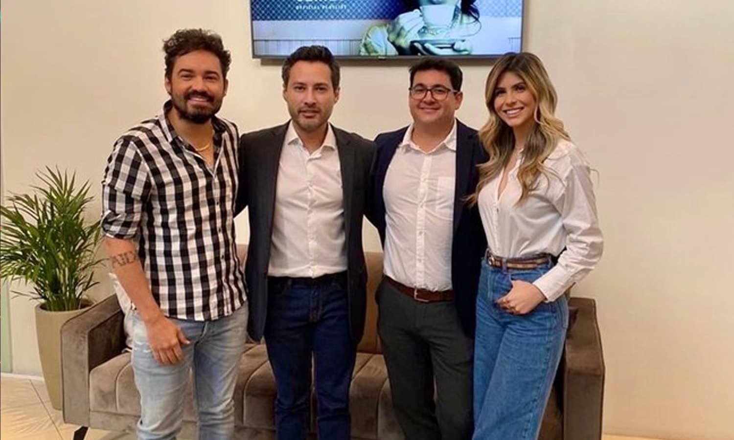 https://api.paranaibafm.com.br/mundo-dos-artistas/de-olho-em-shows-fernando-zor-faz-tratamento-capilar-em-clinica-de-sp/attachment/fernando-zor-implante/