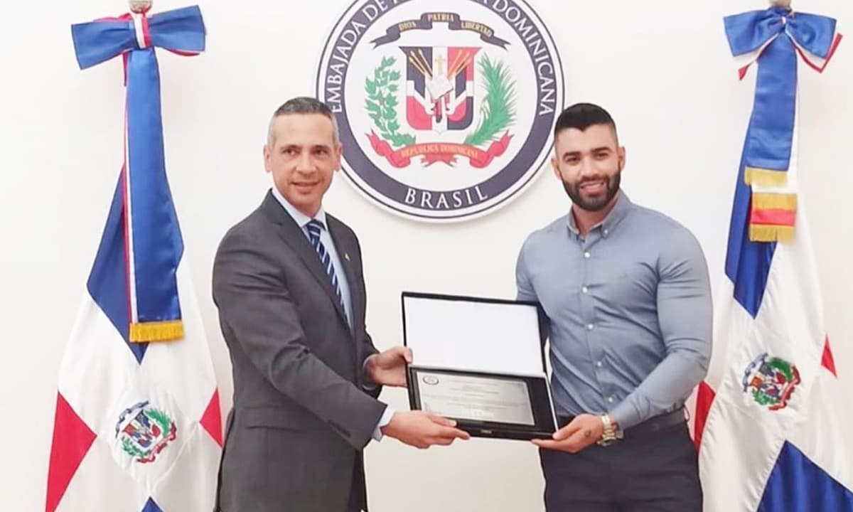 https://api.paranaibafm.com.br/mundo-dos-artistas/gusttavo-lima-recebe-condecoracao-da-republica-dominicana-por-bachata/attachment/gusttavo-premiacao/
