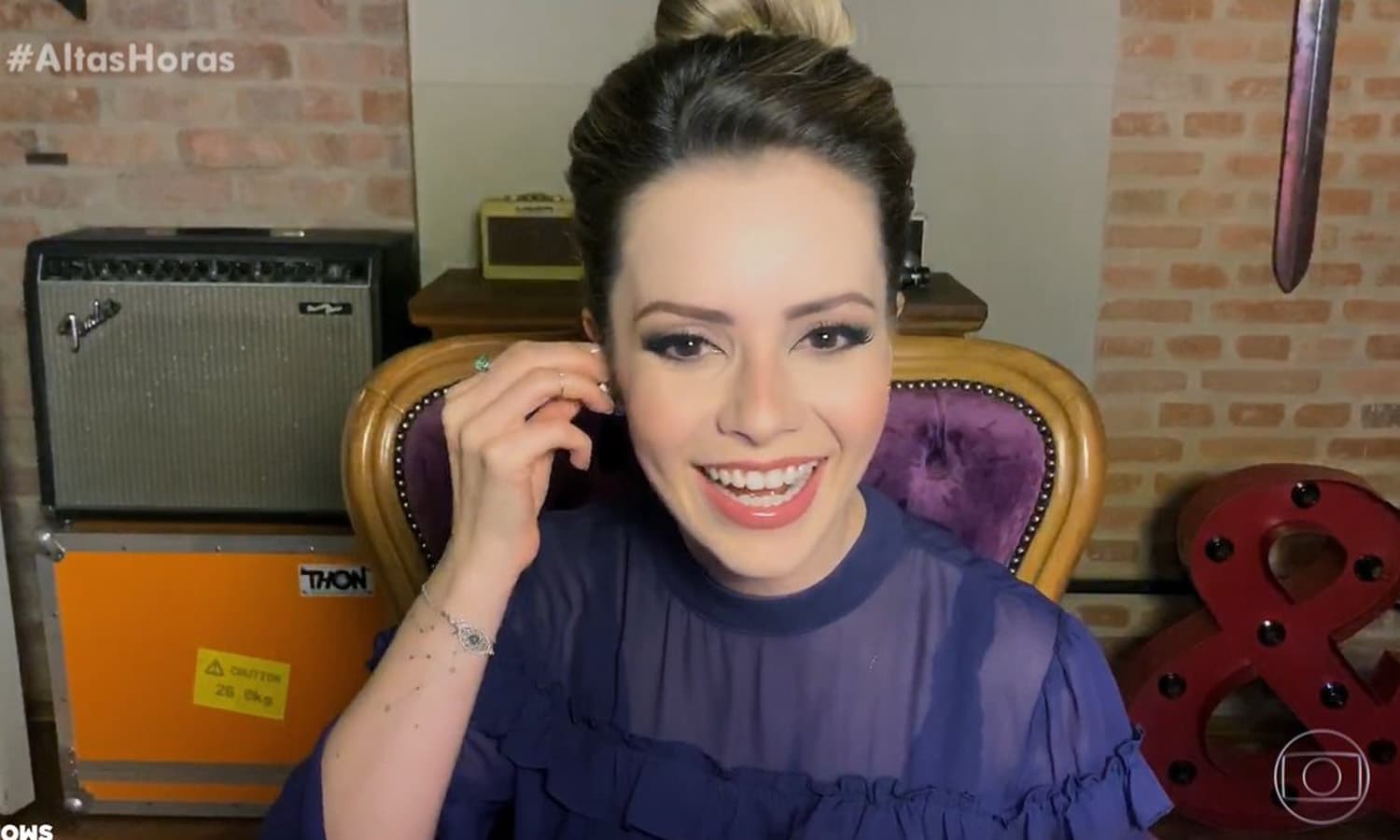 https://api.paranaibafm.com.br/mundo-dos-artistas/sandy-compara-evidencias-a-hino-nacional-e-se-diverte-com-memes/attachment/sandy-altas-horas/
