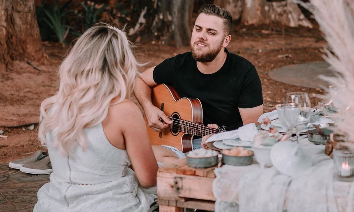 https://api.paranaibafm.com.br/mundo-dos-artistas/ze-neto-completa-1-ano-casado-com-natalia-toscano-e-celebra-data/attachment/ze-neto-picnic/