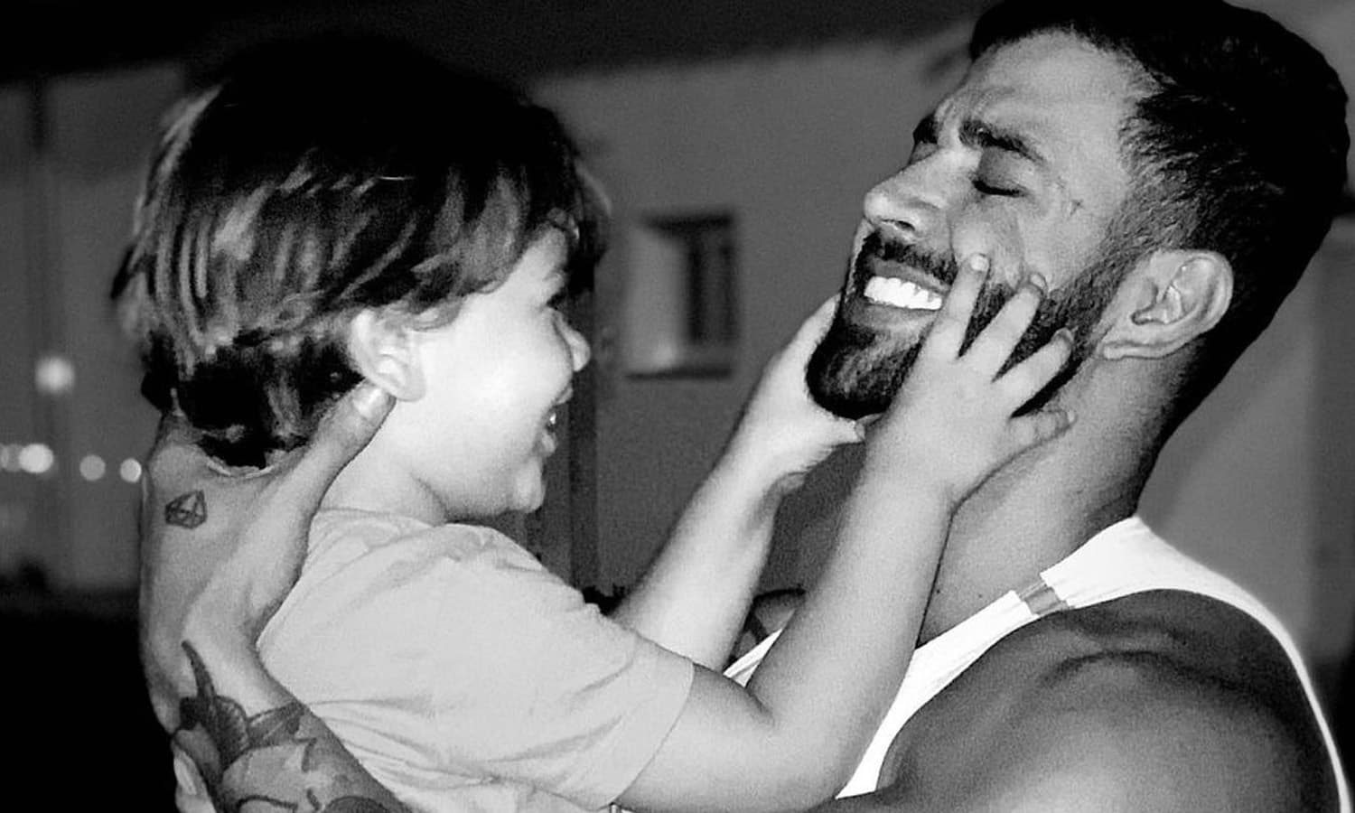 https://api.paranaibafm.com.br/mundo-dos-artistas/gusttavo-lima-e-acordado-pelo-filho-com-convite-diferente-partiu/attachment/gusttavo-filho-ferrari/