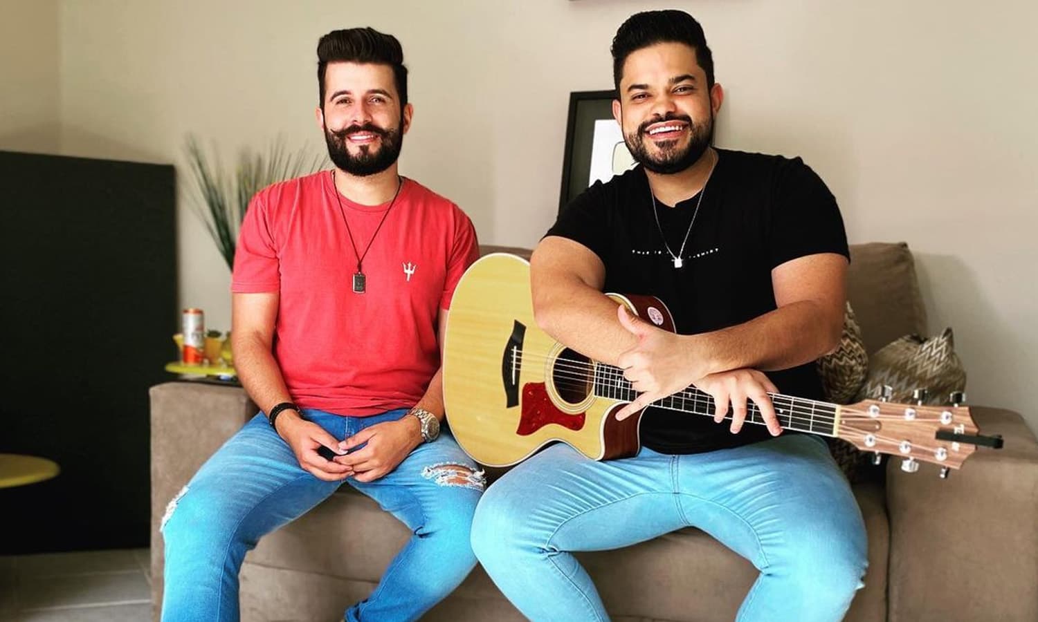 https://api.paranaibafm.com.br/mundo-dos-artistas/figurinha-douglas-e-vinicius-fazem-sucesso-ate-na-indonesia-com-hit/attachment/douglas-e-vinicius-figurinha/