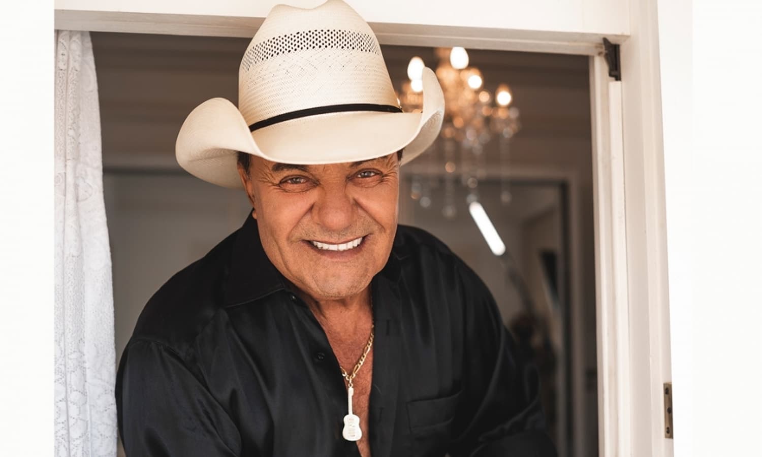 https://api.paranaibafm.com.br/mundo-dos-artistas/gino-segue-internado-com-covid-19-e-apresenta-dores-intensas/attachment/gino-internado/