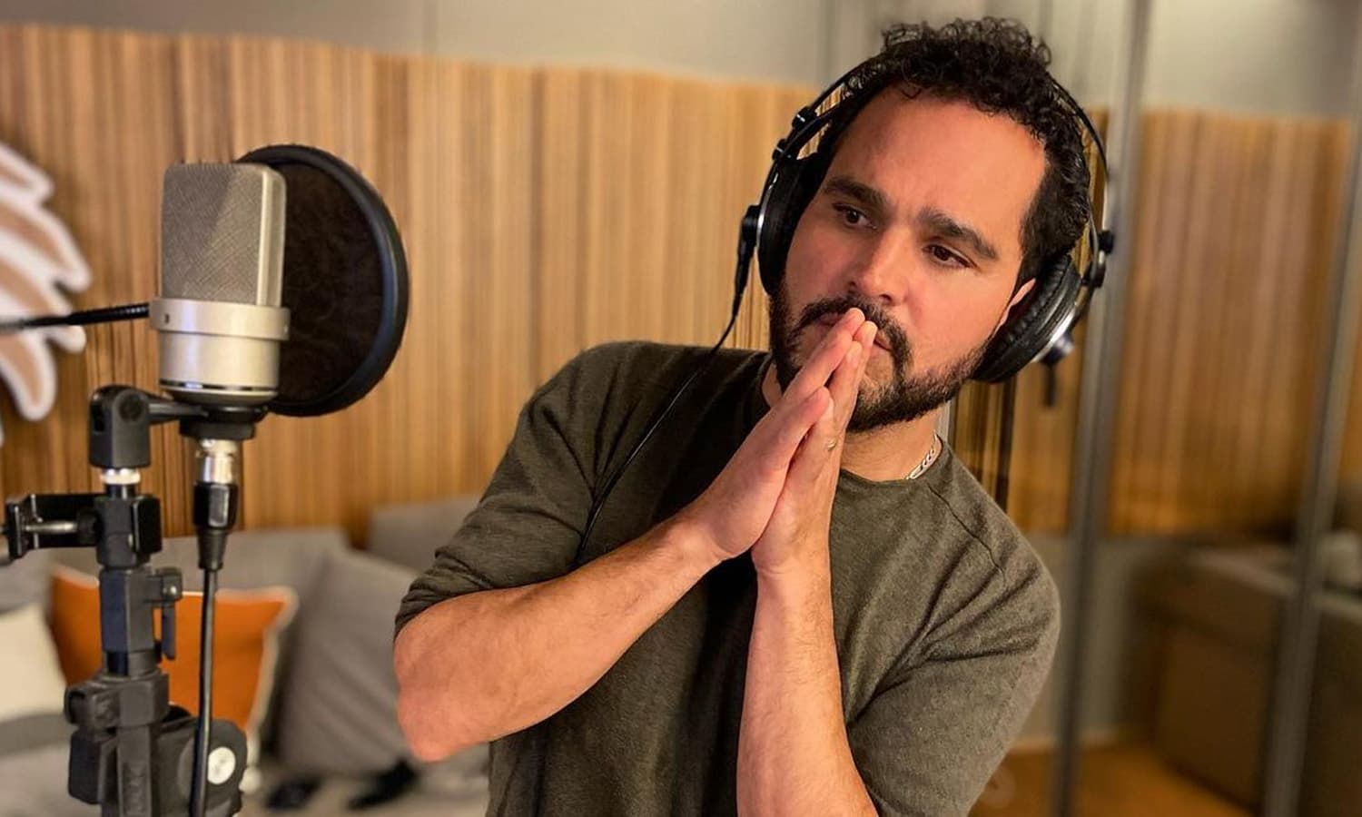 https://api.paranaibafm.com.br/mundo-dos-artistas/luciano-recebe-primeira-dose-de-vacina-contra-a-covid-sem-reclamar/attachment/luciano-dose-vacina/