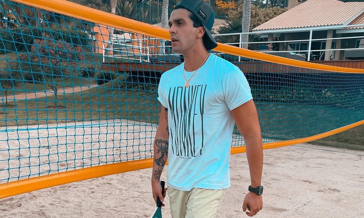 https://api.paranaibafm.com.br/mundo-dos-artistas/luan-santana-aparece-na-piscina-e-chama-a-atencao-dos-fas/attachment/luan-santana-boa-forma/