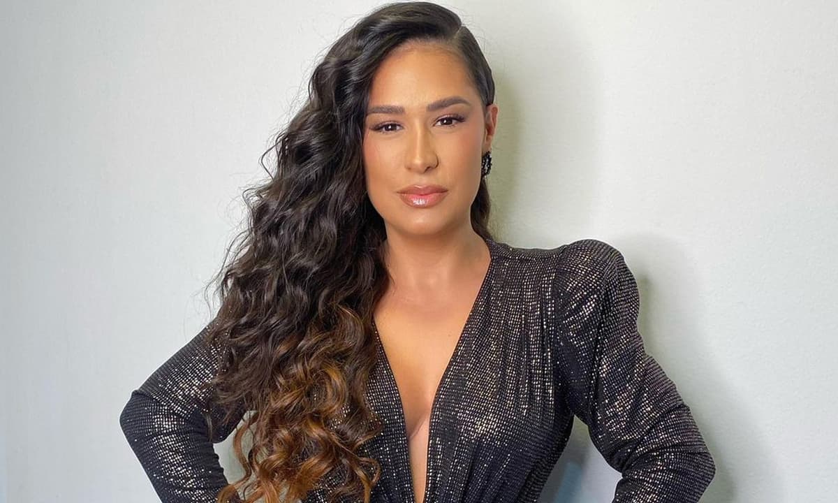 https://api.paranaibafm.com.br/mundo-dos-artistas/simone-inicia-tratamento-para-perder-peso-nem-amarrar-o-cadarco-eu-estava-conseguindo/attachment/simone-peso/
