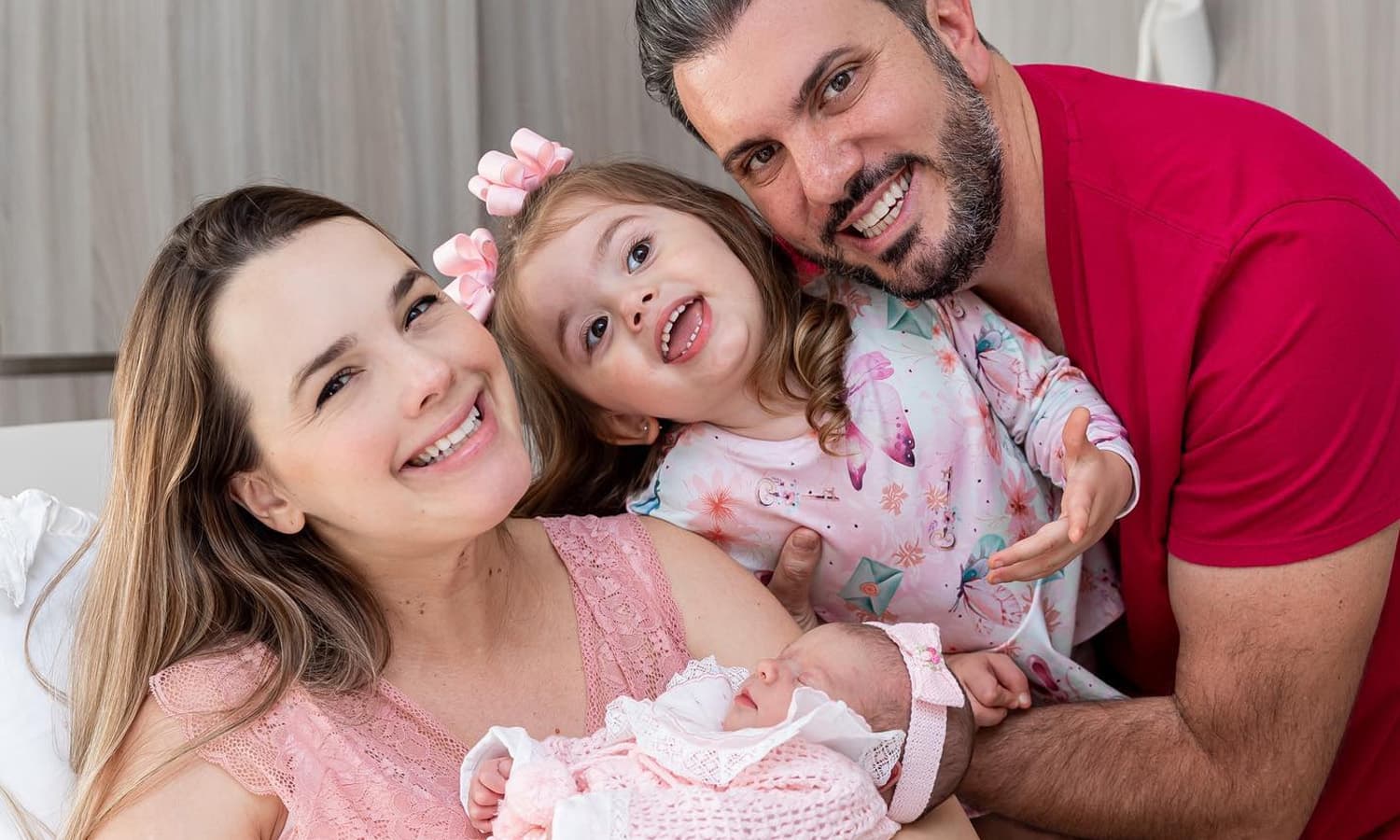 https://api.paranaibafm.com.br/mundo-dos-artistas/thaeme-celebra-duas-semanas-do-nascimento-de-ivy/attachment/thaeme-e-familia/