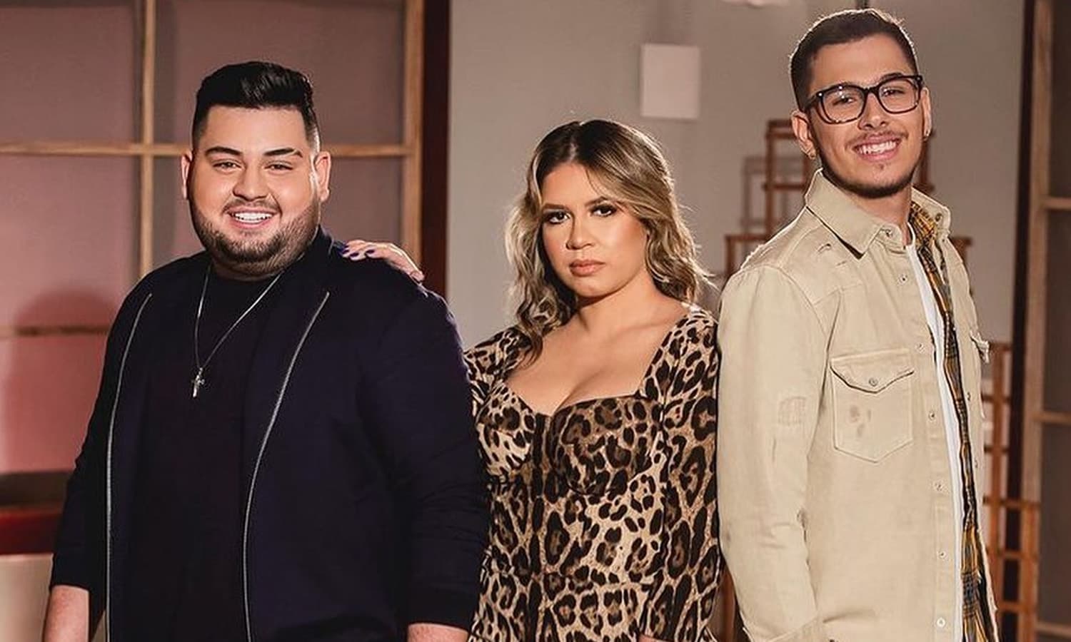 https://api.paranaibafm.com.br/mundo-dos-artistas/irmao-de-marilia-se-prepara-para-lancar-parceria-da-rainha-com-sua-dupla/attachment/marilia-dom-vittor-e-gustavo/
