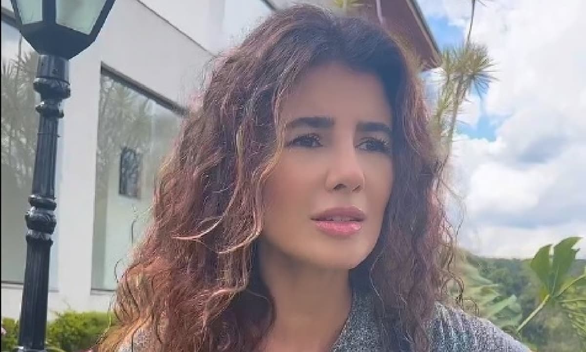https://api.paranaibafm.com.br/mundo-dos-artistas/apos-fim-de-namoro-paula-fernandes-surge-triste-e-preocupa-fas/attachment/paula-site-2/