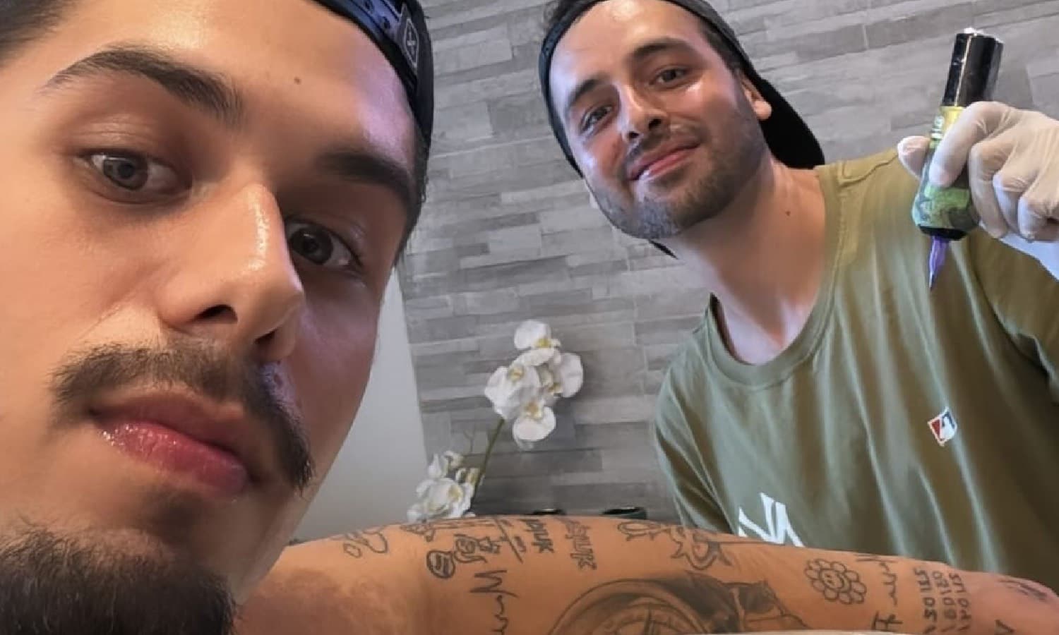 https://api.paranaibafm.com.br/mundo-dos-artistas/ze-felipe-faz-novas-tatuagens-em-homenagem-a-jose-leonardo-filho-que-ele-espera-com-virginia/attachment/ze-felipe-tatuagem/