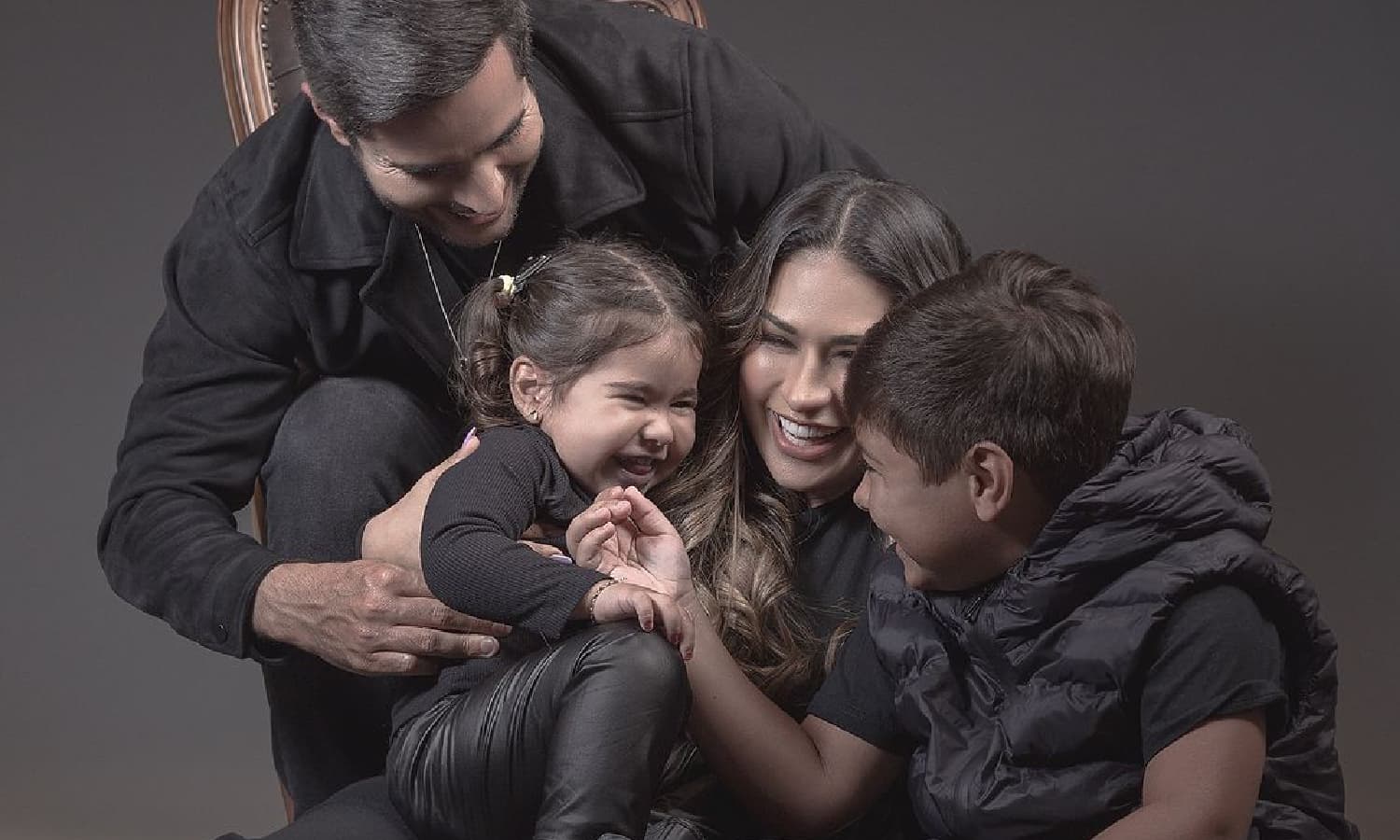 https://api.paranaibafm.com.br/mundo-dos-artistas/em-entrevista-simone-mendes-abre-o-coracao-sobre-a-maternidade/attachment/simone-mendes-e-familia/