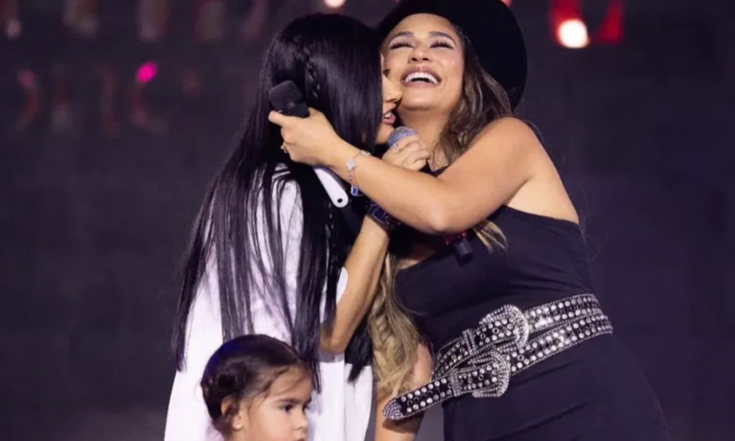 https://api.paranaibafm.com.br/mundo-dos-artistas/reencontro-simaria-aparece-de-surpresa-em-show-de-simone/attachment/simone-e-simaria-8/
