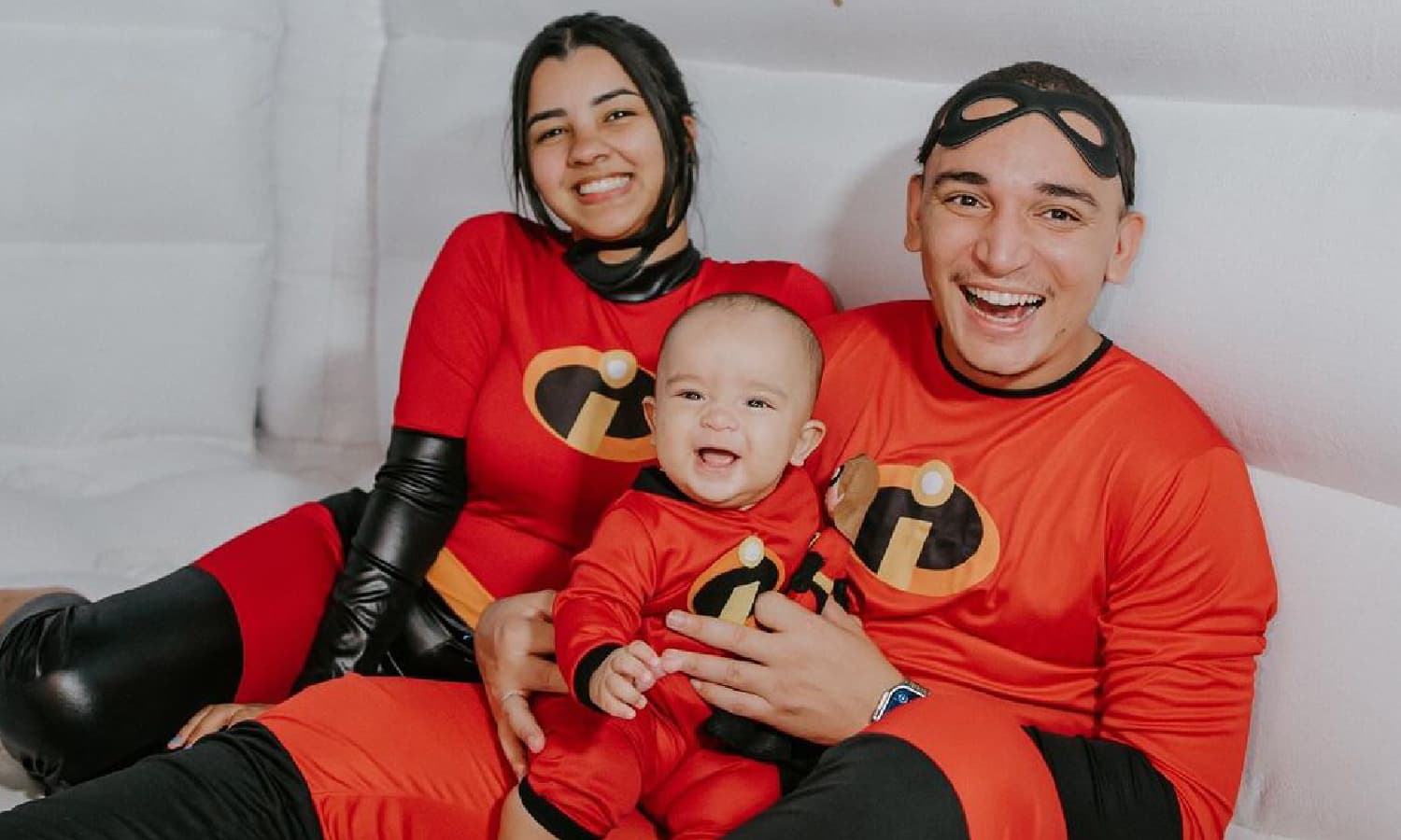 https://api.paranaibafm.com.br/mundo-dos-artistas/com-tema-de-os-incriveis-joao-gomes-e-ary-mirelle-comemoram-mesversario-do-filho/attachment/mesversario-jorge-filho-joao-gomes/
