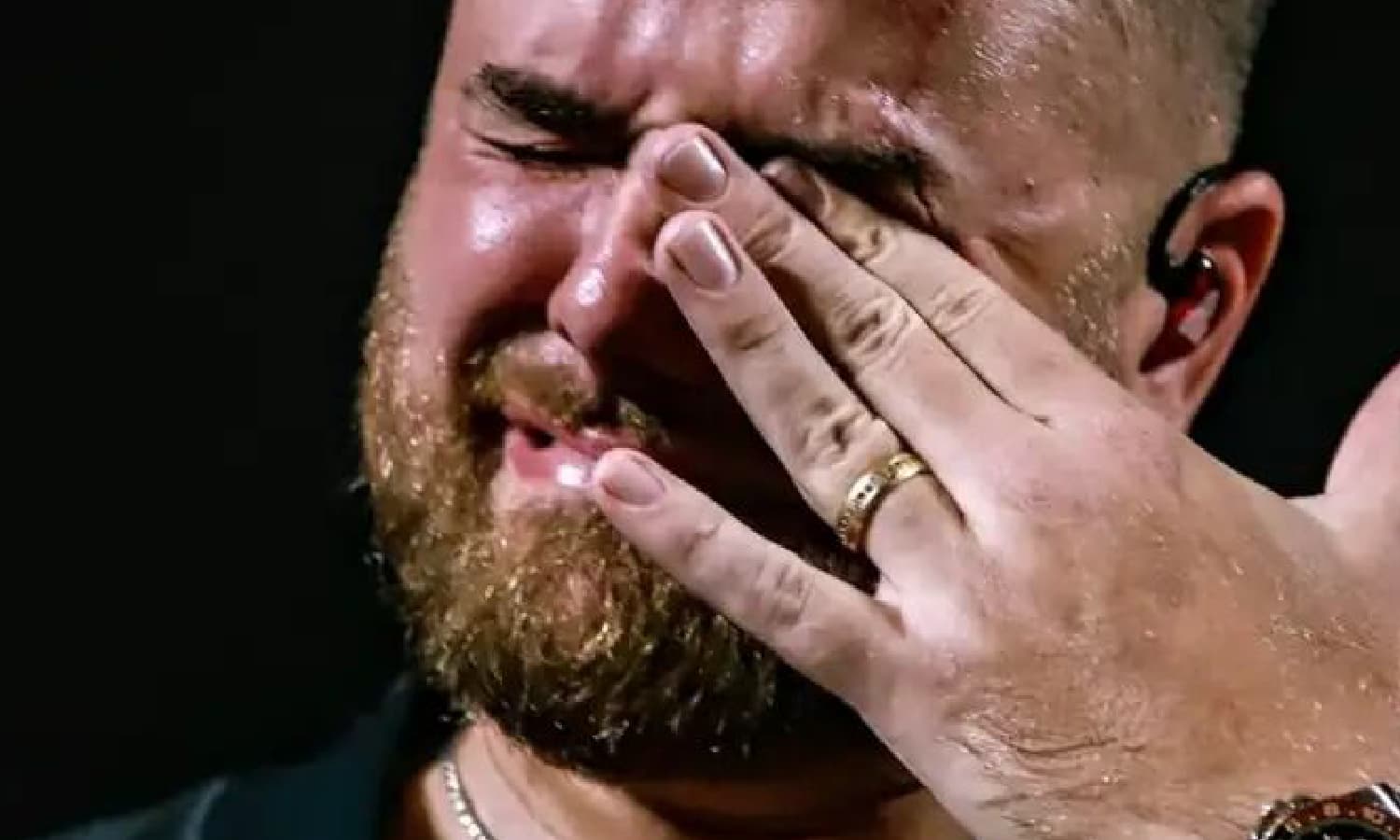 https://api.paranaibafm.com.br/mundo-dos-artistas/ze-neto-se-emociona-em-show-de-retorno-apos-100-dias-afastado/attachment/ze-neto-1-3/