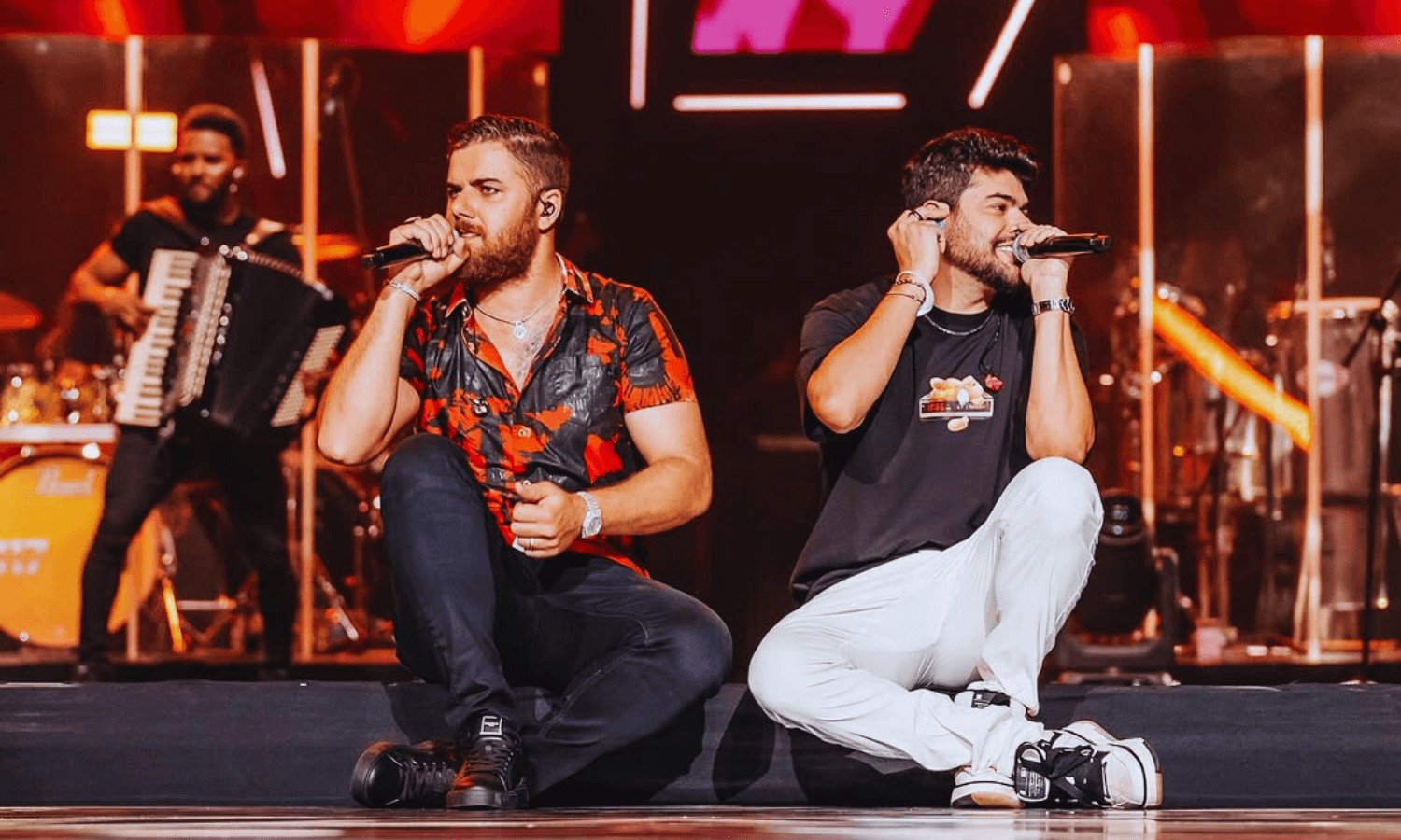https://api.paranaibafm.com.br/mundo-dos-artistas/ze-neto-e-cristiano-estreiam-turne-intenso-com-show-em-sao-paulo/attachment/foto-site-paranaiba-fm-2-3/