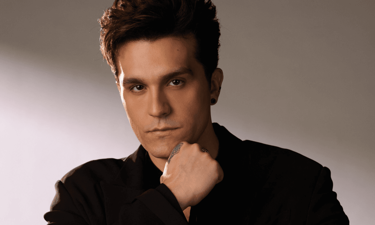 Luan Santana celebra 19 anos de carreira com vídeo do início da trajetória