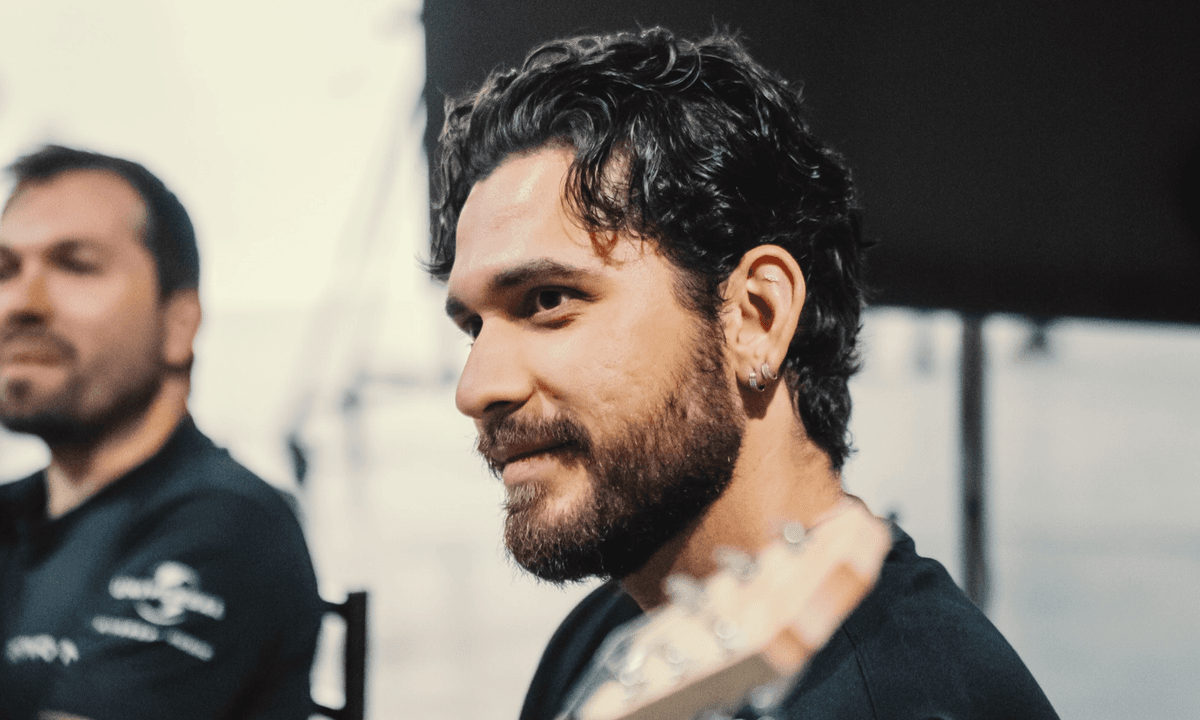 Gustavo Mioto inicia nova fase com o álbum “Pensamentos Intrusivos”