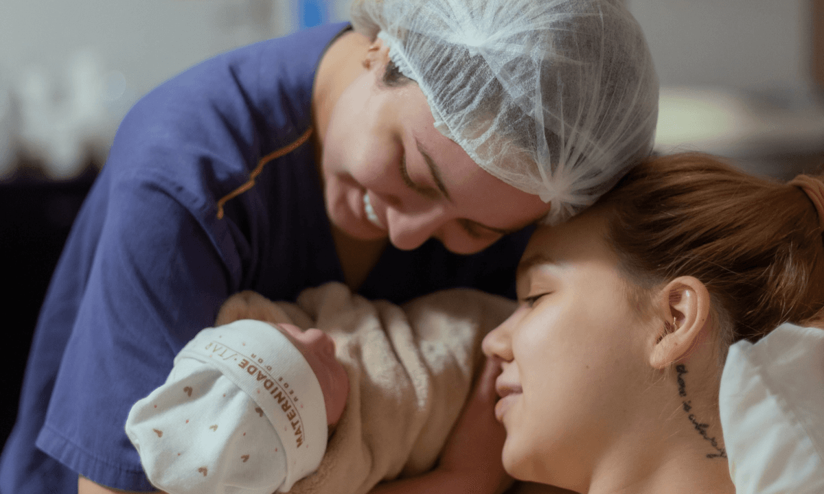 Mari Fernandez anuncia nascimento da primeira filha com Júlia Ribeiro