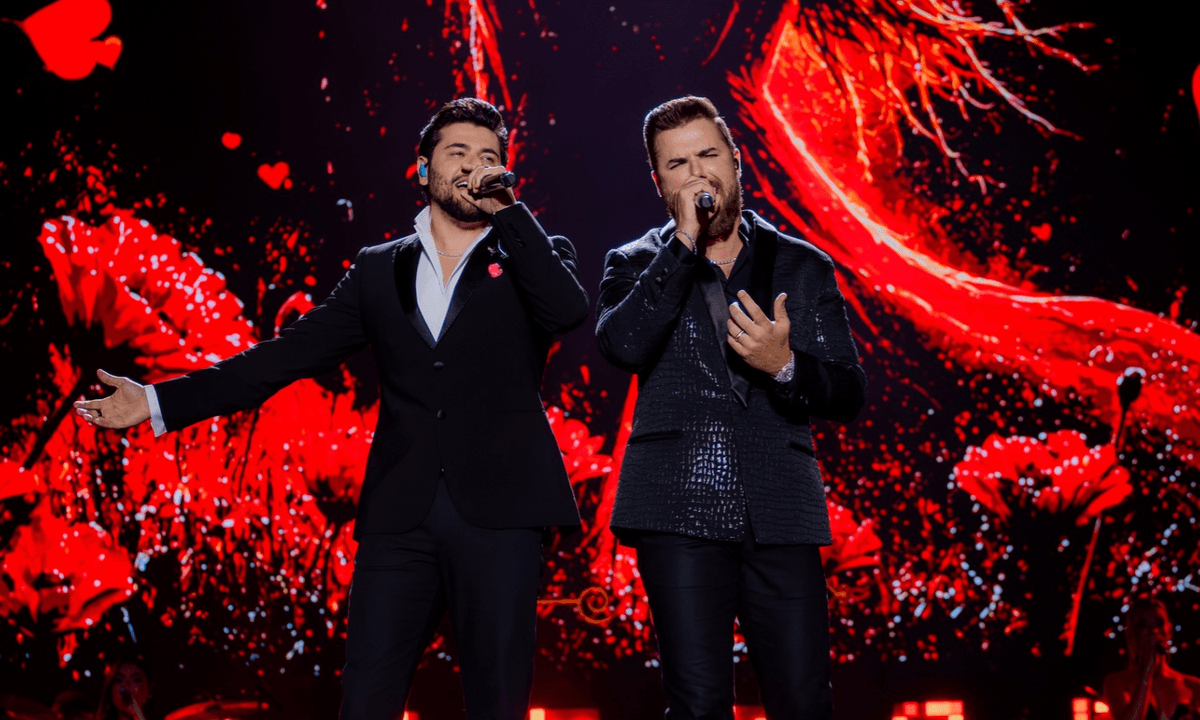 Zé Neto e Cristiano celebram 15 anos de carreira em show especial