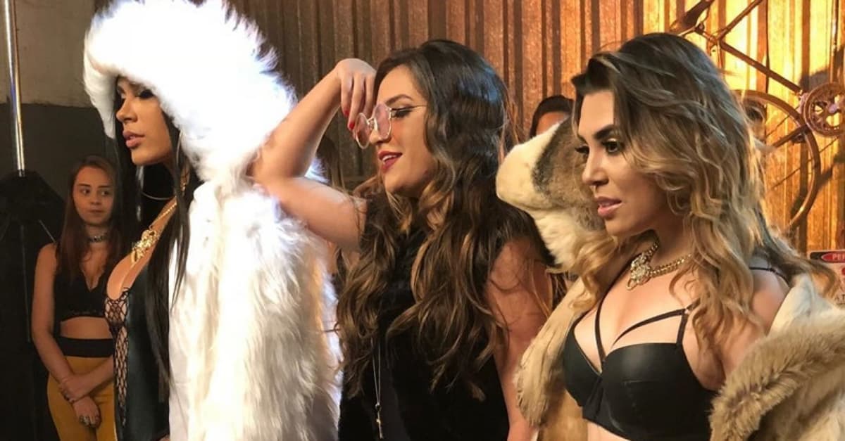 https://api.paranaibafm.com.br/mundo-dos-artistas/noticias/naiara-azevedo-aposta-na-sensualidade-em-gravacao-de-clipe/attachment/366a171b7d42e5587902f70200b9610f/