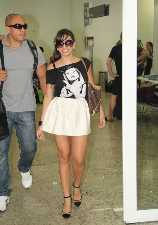 https://api.paranaibafm.com.br/mundo-dos-artistas/noticias/de-sainha-anitta-passa-por-aeroporto-no-espirito-santo-e-causa-frisson_08-01-2014_87938-htm/attachment/7d8d6f7e4be85e1291a67d8c97d06c67/