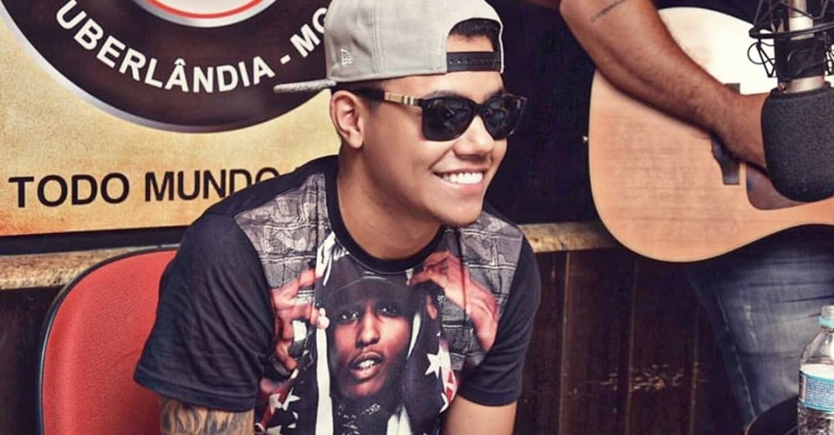 https://api.paranaibafm.com.br/mundo-dos-artistas/noticias/felipe-araujo-agita-os-estudios-da-paranaiba-fm/attachment/b6b8a49969d6df27da60b90e49d48cc4/