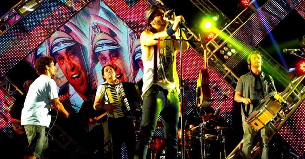 https://api.paranaibafm.com.br/mundo-dos-artistas/noticias/george-h-rodrigo-e-falamansa-cantam-sucessos-em-uberlandia-slg-2/attachment/e4b1f2b0cd8072c0b3a5aa079ecbec2f/