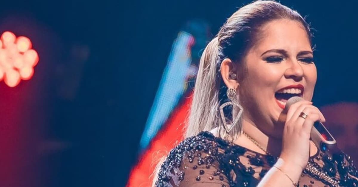 https://api.paranaibafm.com.br/mundo-dos-artistas/noticias/marilia-mendonca-e-atingida-por-celular-e-rebate-nao-sou-cadela/attachment/f6b095d11cf9ababd5831d76b46c486d/