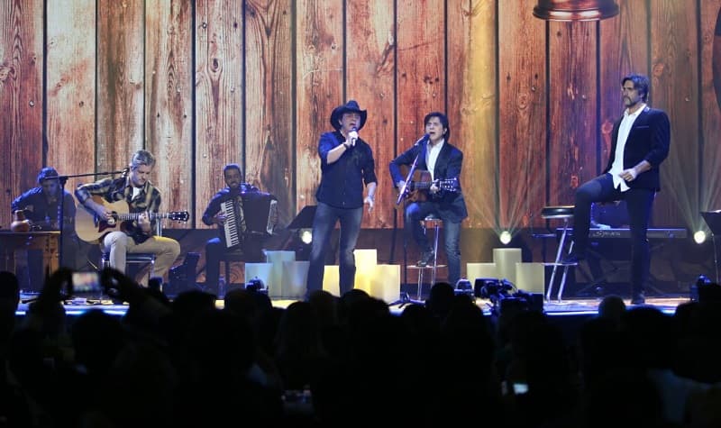 https://api.paranaibafm.com.br/mundo-dos-artistas/noticias/victor-e-leo-lancam-parceria-com-chitaozinho-xororo/attachment/1-68/