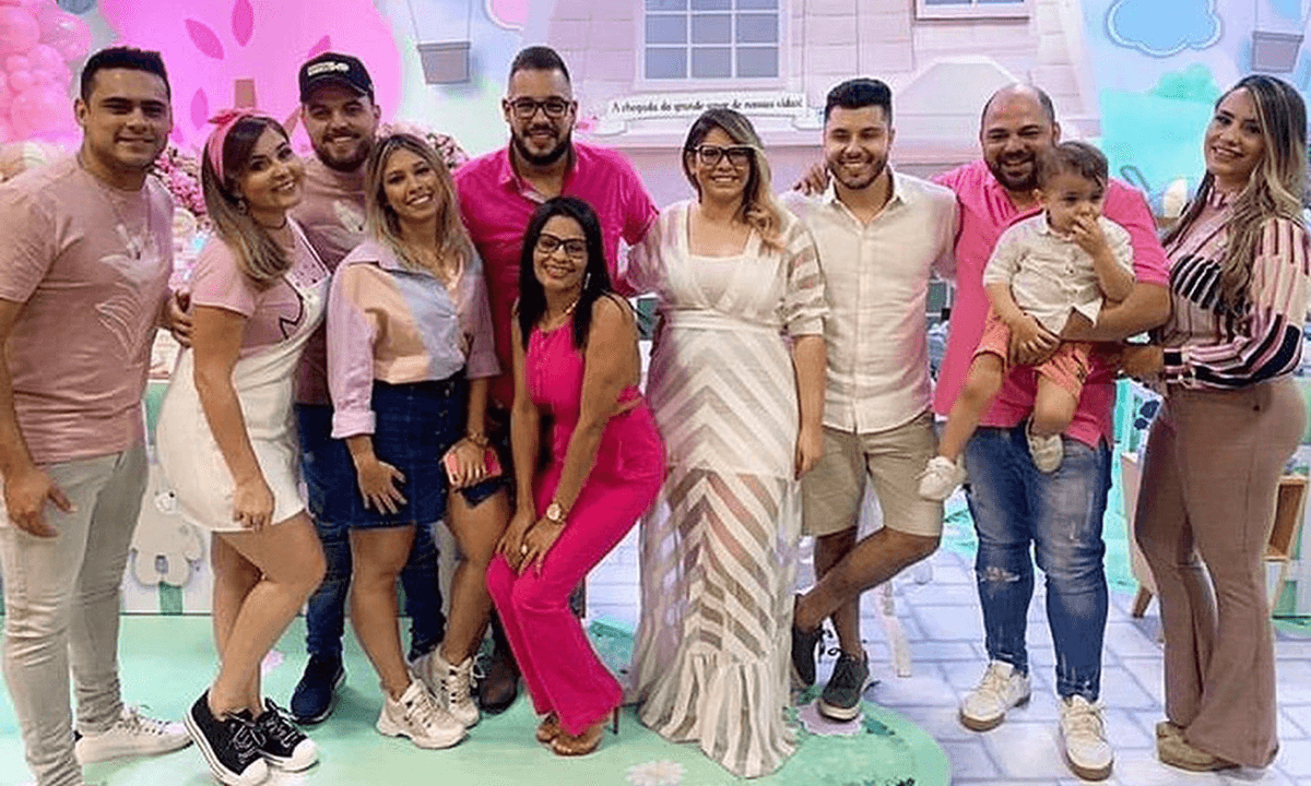 https://api.paranaibafm.com.br/mundo-dos-artistas/leo-esta-a-caminho-marilia-mendonca-revela-sexo-do-bebe-em-festa/attachment/cha-de-revelacao/