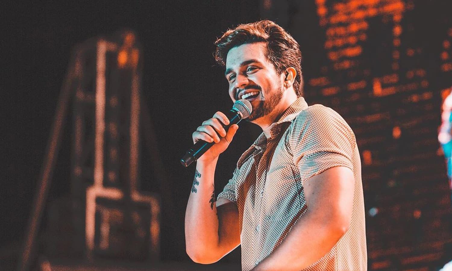 https://api.paranaibafm.com.br/mundo-dos-artistas/luan-santana-mostra-capa-do-novo-dvd-e-seguidores-vibram/attachment/luan-santana-capa-dvd/