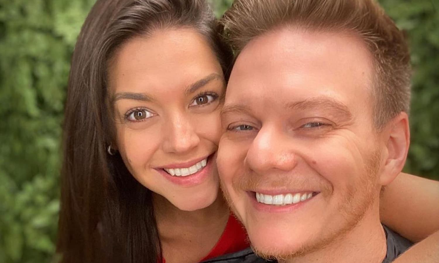 https://api.paranaibafm.com.br/mundo-dos-artistas/michel-telo-se-diverte-ao-cortar-cabelo-com-ajuda-de-thais-fersoza/attachment/michel-telo-thais-fersoza-2/