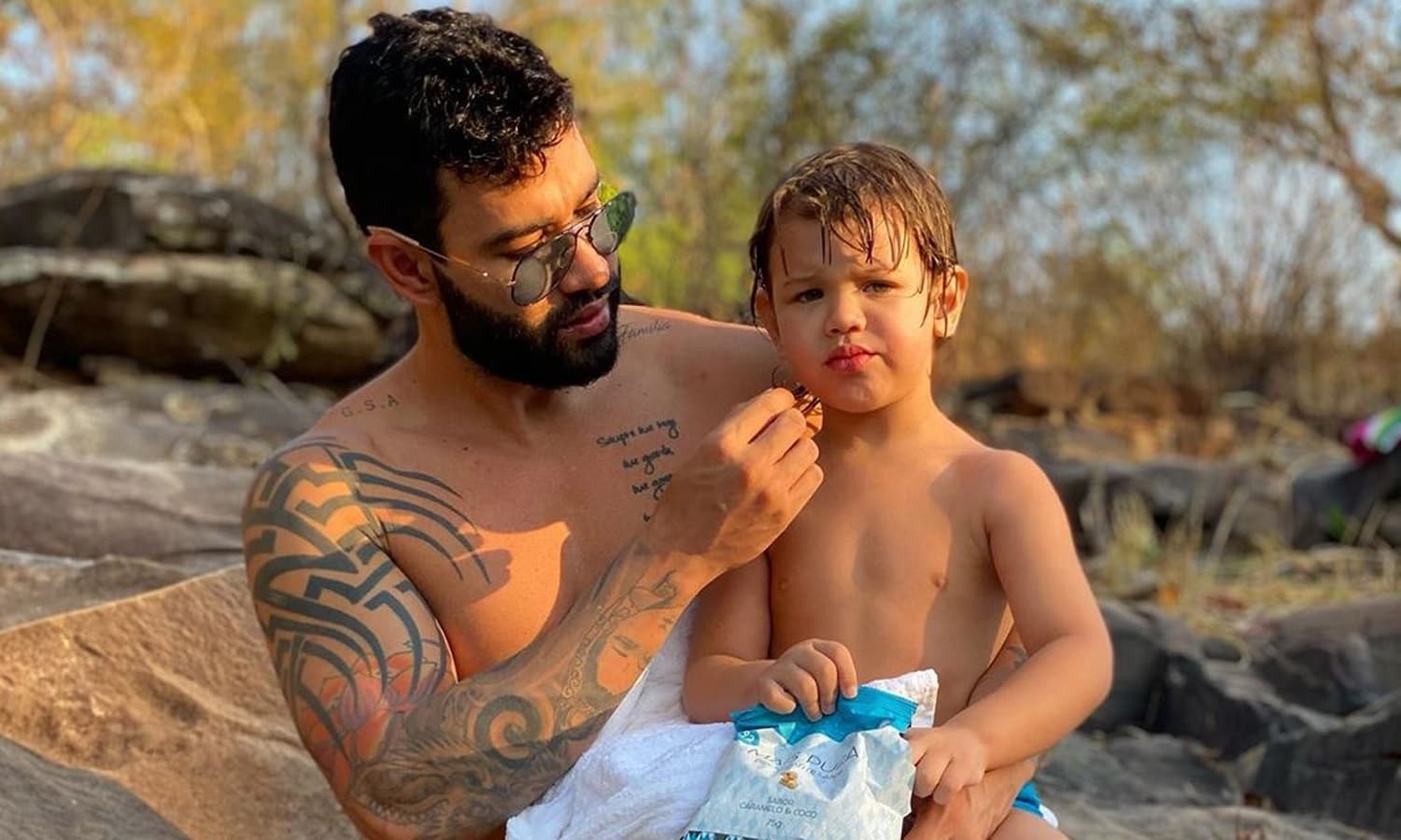 https://api.paranaibafm.com.br/mundo-dos-artistas/gusttavo-lima-posa-ao-lado-da-familia-e-detalhe-chama-a-atencao-dos-seguidores/attachment/gusttavo-lima-familia-3/