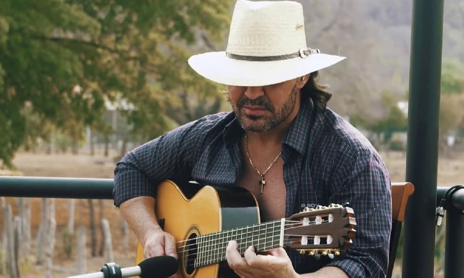 https://api.paranaibafm.com.br/mundo-dos-artistas/ep-de-eduardo-costa-traz-mais-material-do-dvd-pantanal/attachment/eduardocosta/
